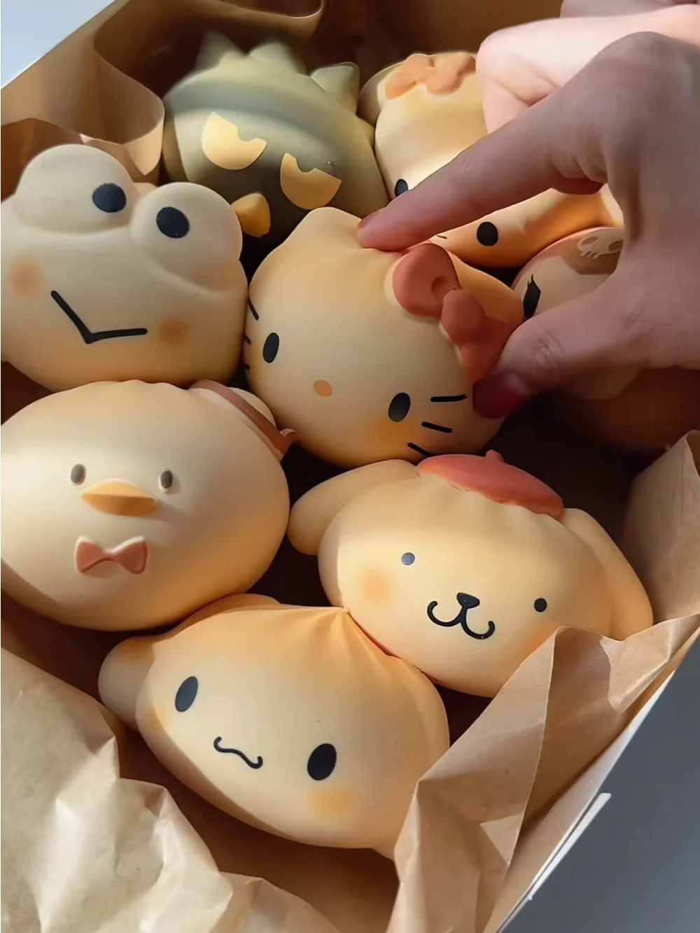 🎀 Hello Kitty Baked Bun Mystery Squishy Dumpling 🥖